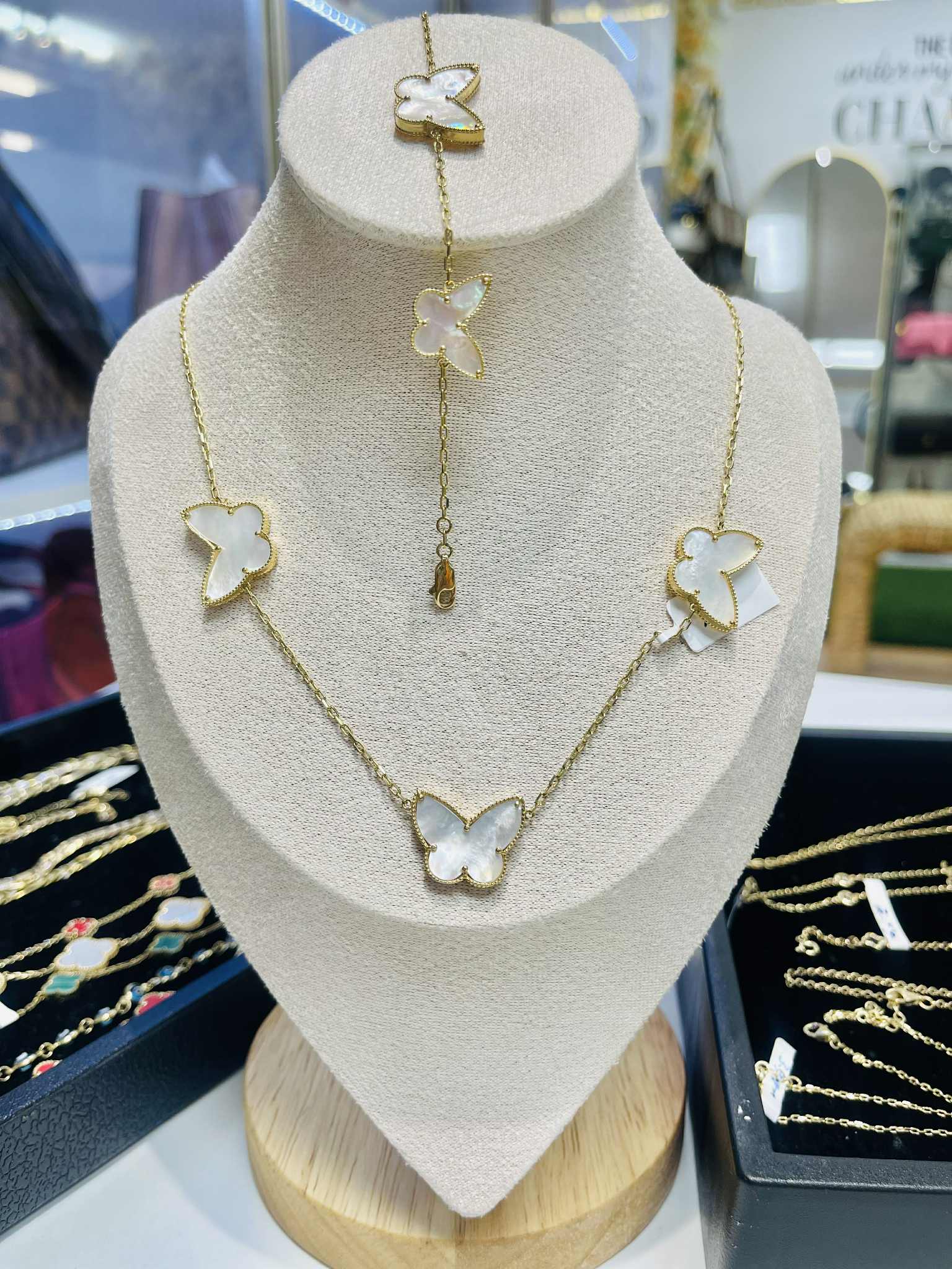 🦋 14K Gold Mother-of-Pearl Butterfly Necklace