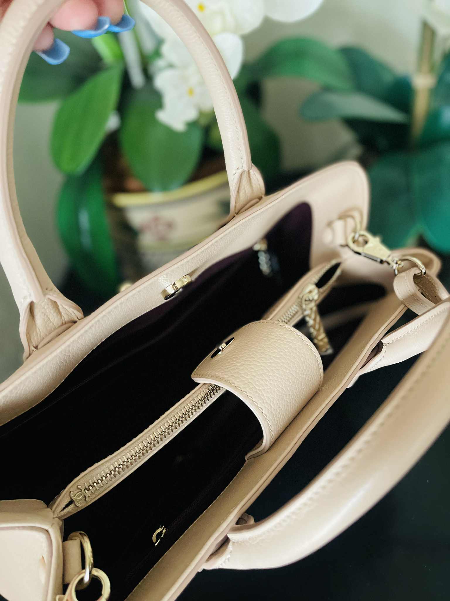 Chanel Executive Cerf Tote – Beige Caviar Leather | Brand New with Full Set - Image 2