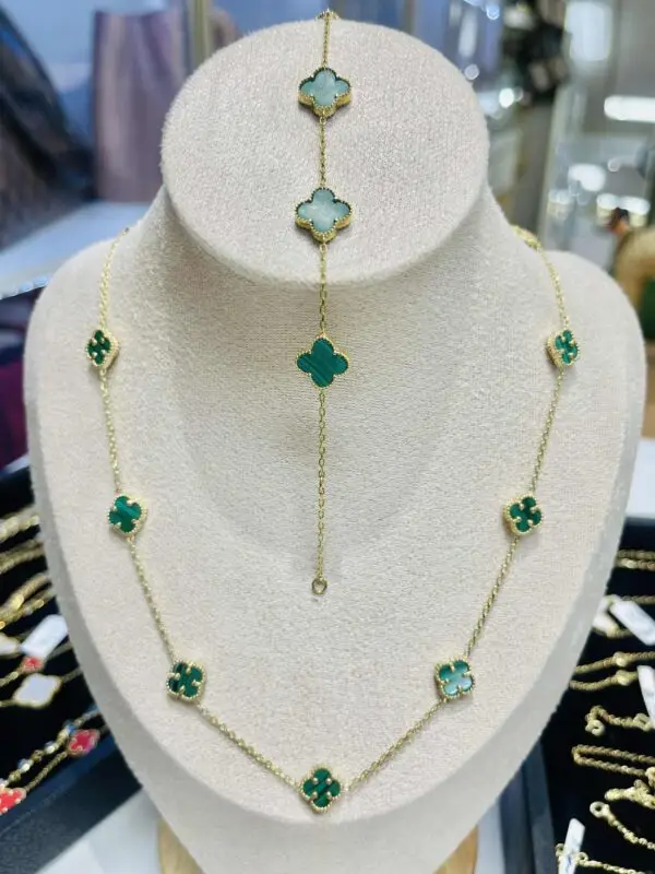 💚 14K Gold Green Clover Necklace